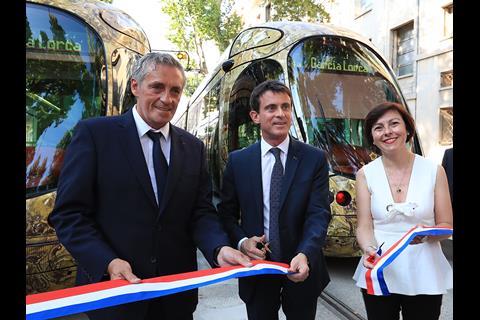 Mayor of Montpellier Philippe Saurel, French Prime Minister Manuel Valls and President of the region Carole Delga cut the ribbon to open the extension of tram Route 4 (Photo: Montpellier Méditerranée Métropole).